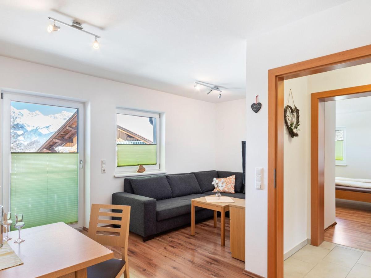 Elegant Apartment In Saalfelden With Balcony Exterior foto
