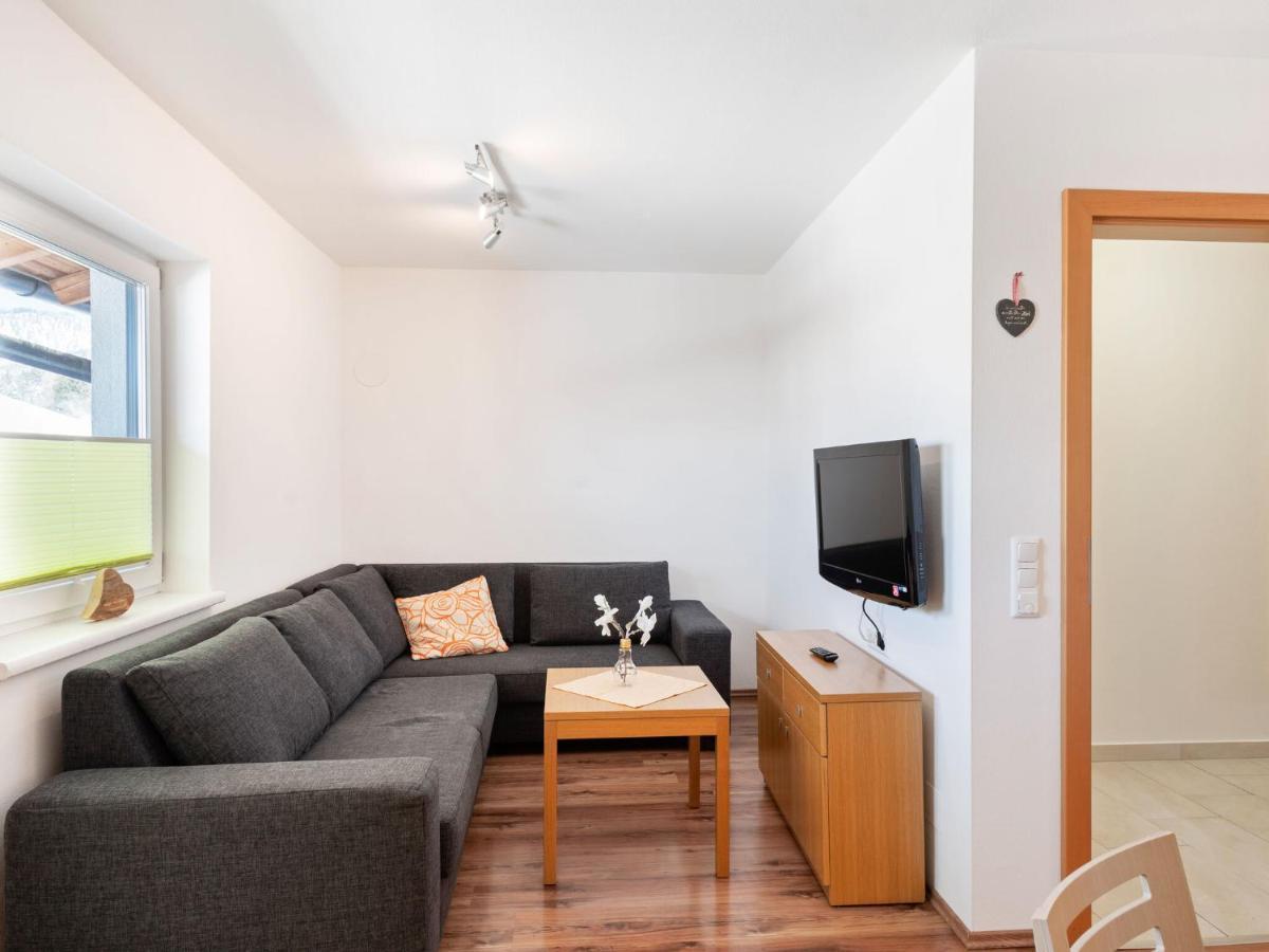 Elegant Apartment In Saalfelden With Balcony Exterior foto