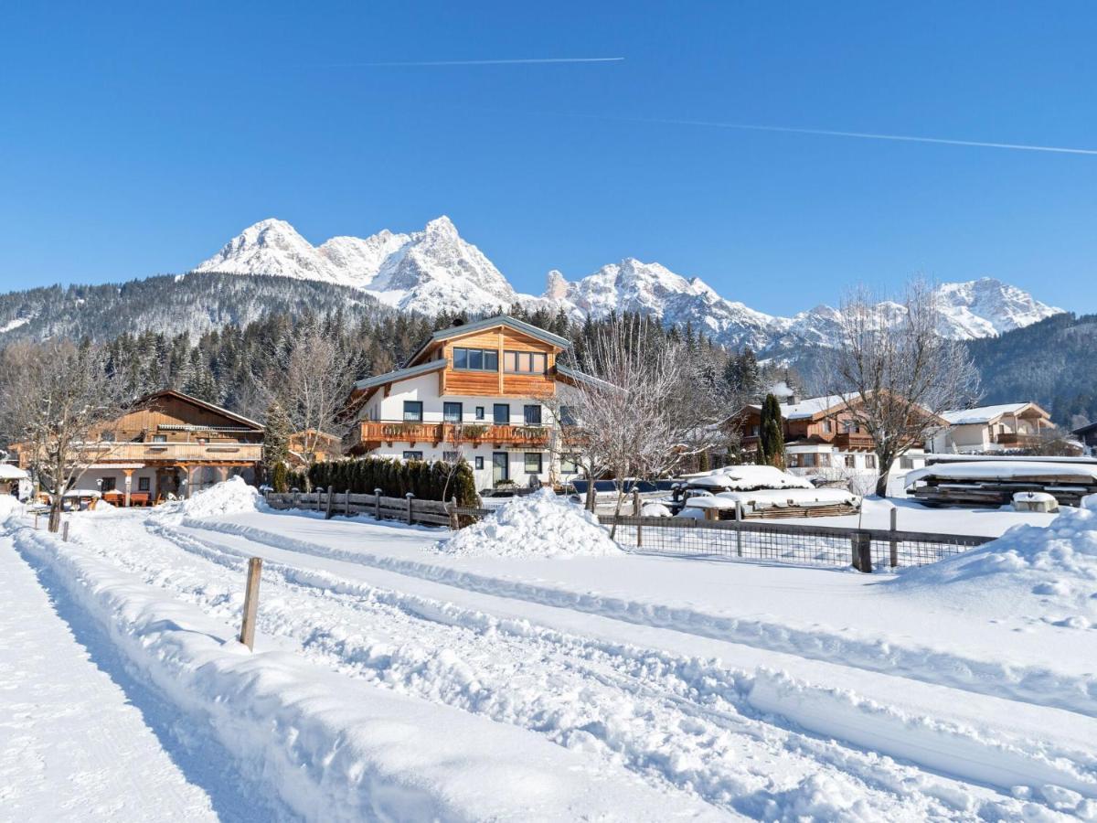 Elegant Apartment In Saalfelden With Balcony Exterior foto