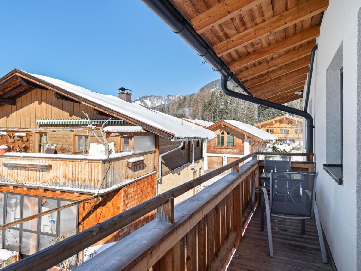 Elegant Apartment In Saalfelden With Balcony Exterior foto
