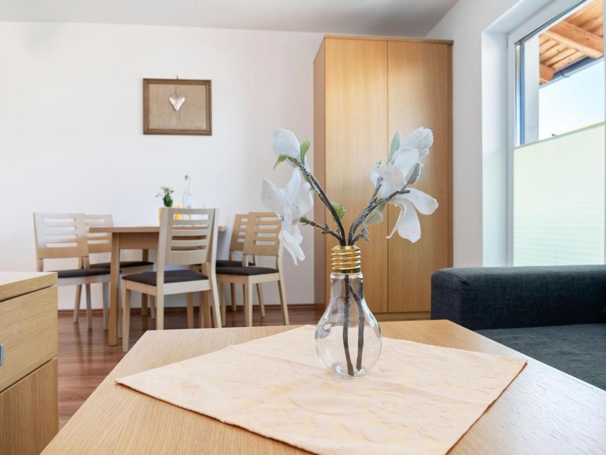 Elegant Apartment In Saalfelden With Balcony Exterior foto